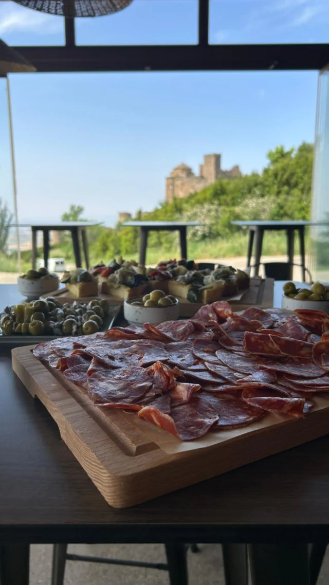 🏰 Eventos Corporativos en el Castillo de Loarre 🏰

Imagina a tus equipos innovando en un entorno milenario, celebrando logros bajo la sombra de torres románicas o forjando nuevas ideas en una iglesia llena de historia. Aquí, cada evento se convierte en una experiencia distinta y enriquecedora. 

¡Haz que tu próximo evento corporativo sea inolvidable!

⬇️Información y reservas para eventos⬇️

📩 info@castillo-loarre.es

#castillodeloarre #huescalamagia #eventoscorporativos #huesca #aragonturismo #eventosaragon